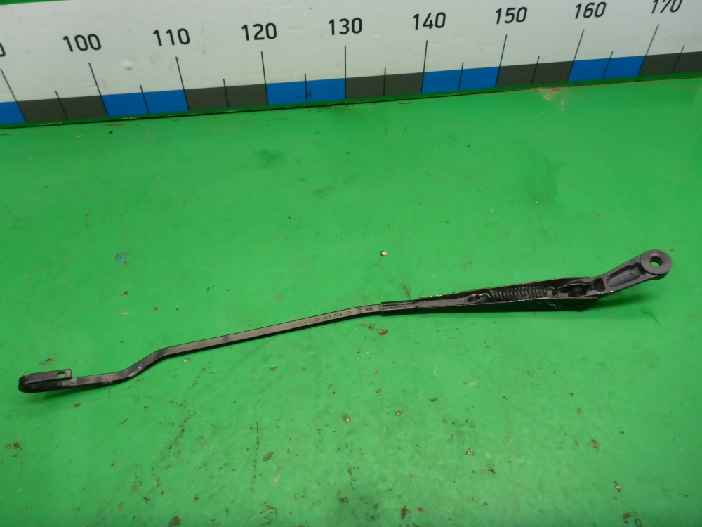 Поводок стеклоочистителя передний правый