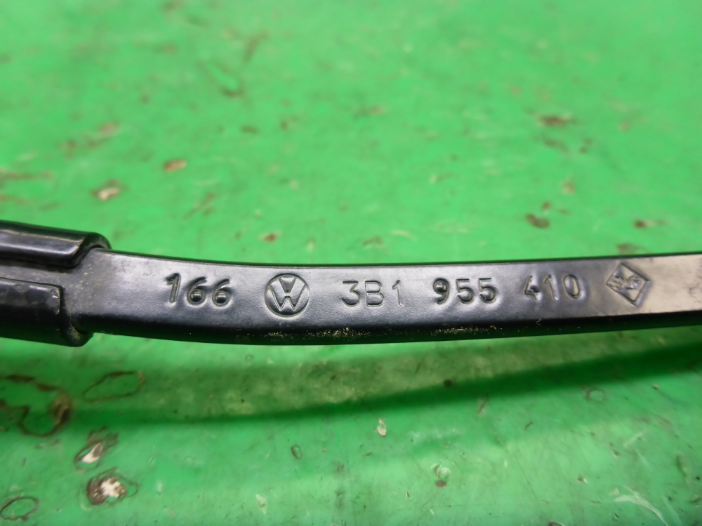 Поводок стеклоочистителя передний правый