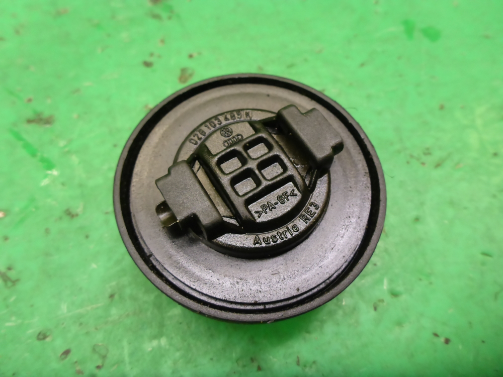 Крышка маслозаливной горловины