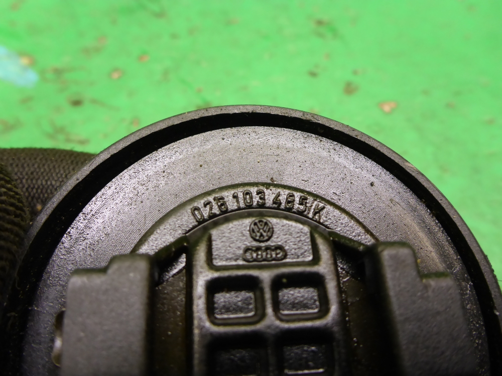 Крышка маслозаливной горловины