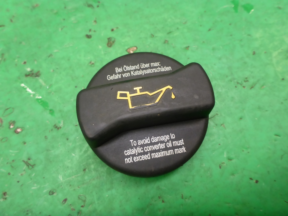 Крышка маслозаливной горловины