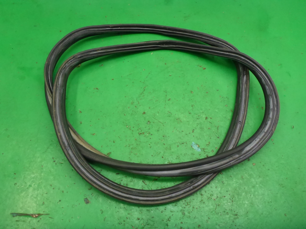 Уплотнитель багажника