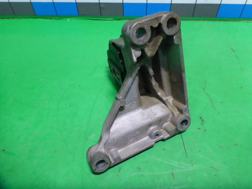 Опора двигателя