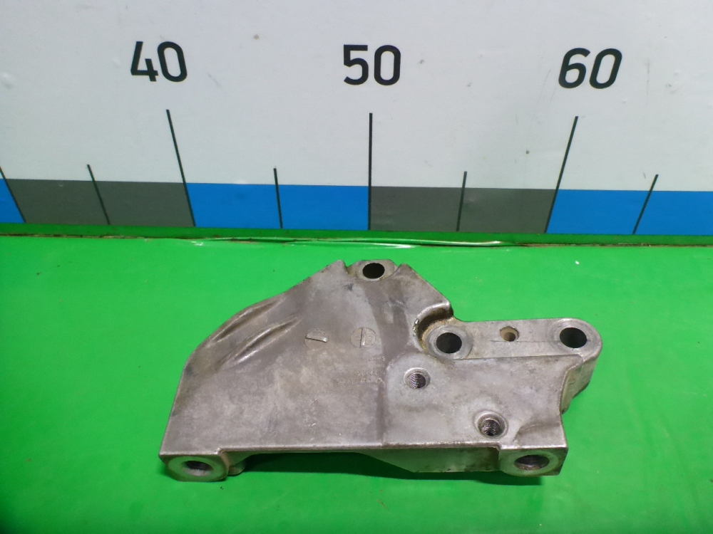 Кронштейн двигателя