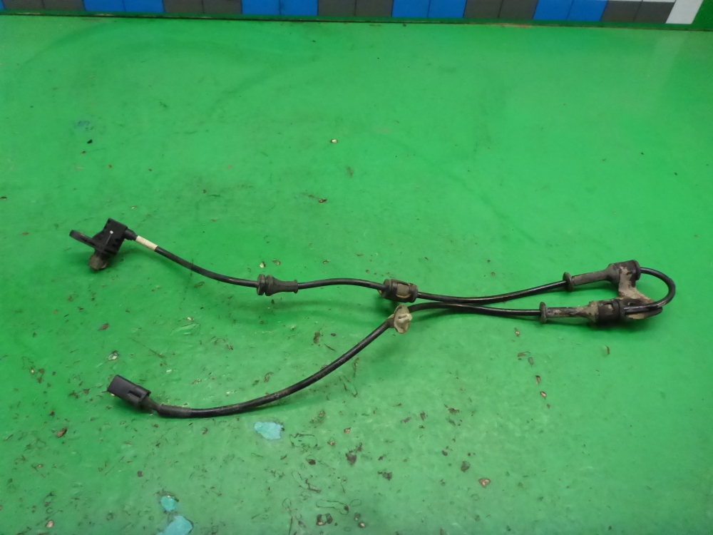 Датчик ABS передний левый