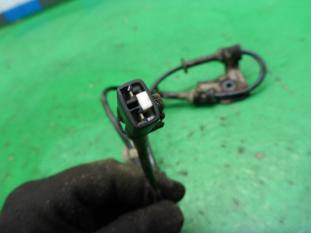 Датчик ABS передний левый