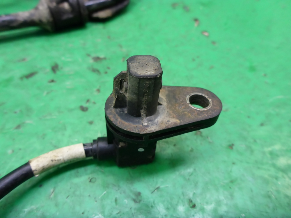 Датчик ABS передний левый