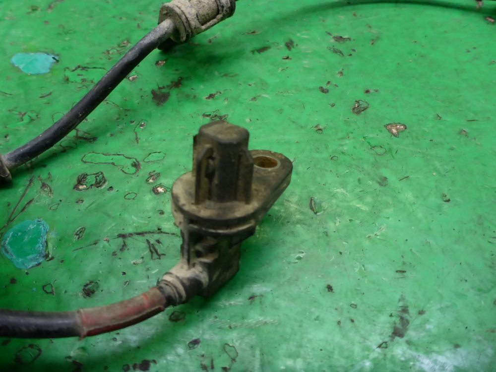 Датчик ABS передний правый