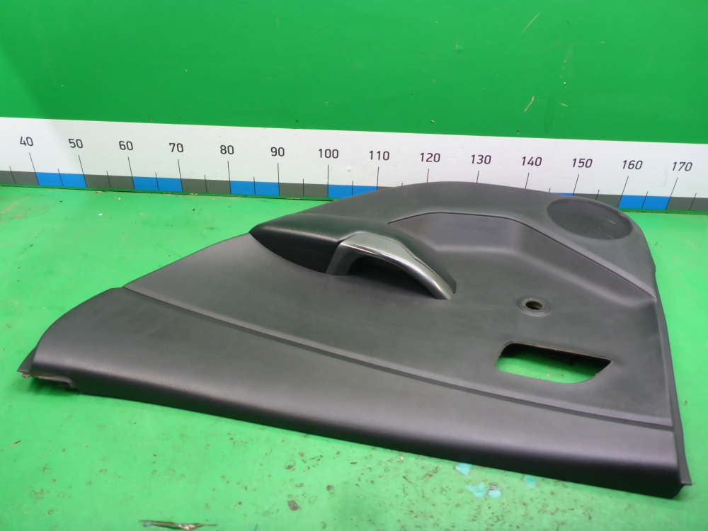 Обшивка двери задней правой