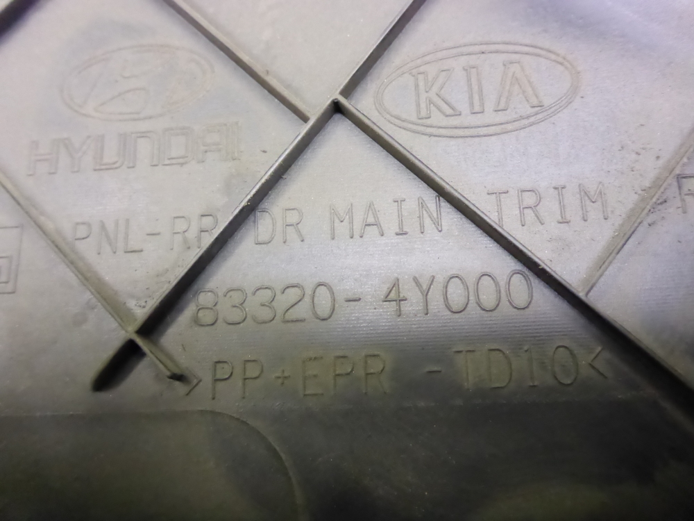 Обшивка двери задней правой