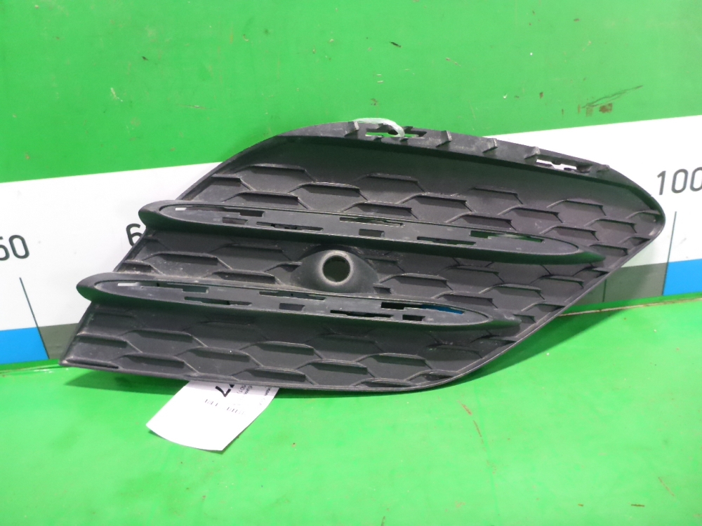 Решетка в бампер правая