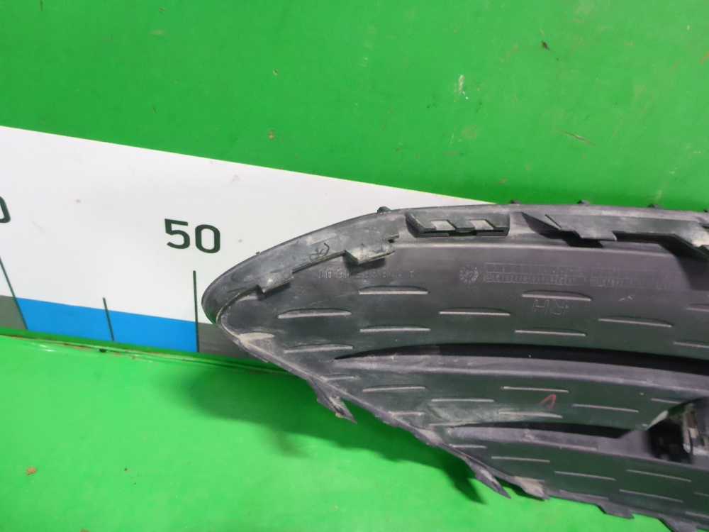 Решетка в бампер правая