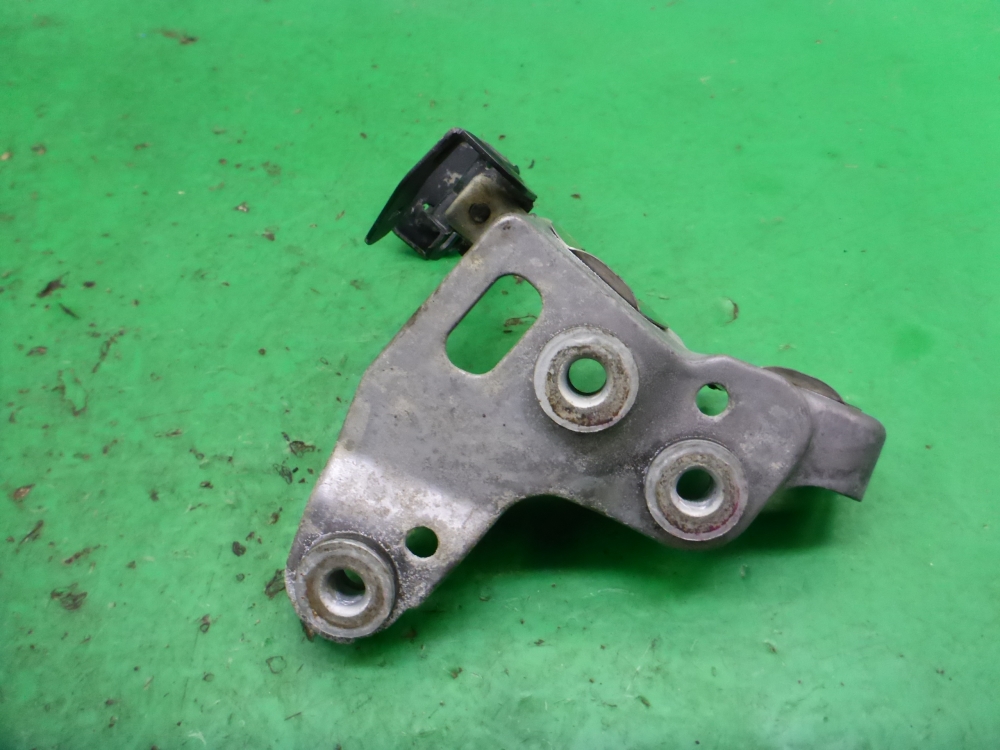 Кронштейн крепления троса КПП