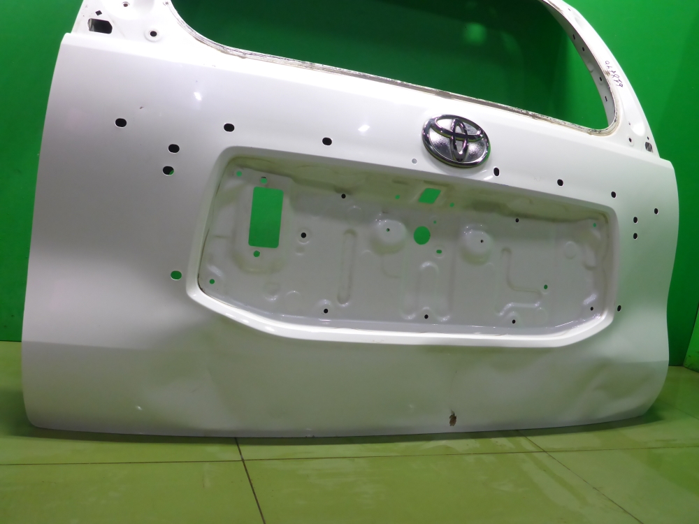 Дверь багажника