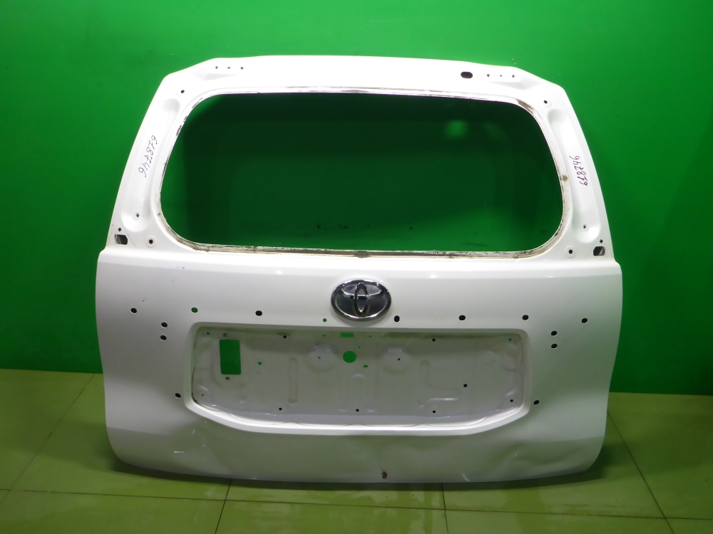 Дверь багажника