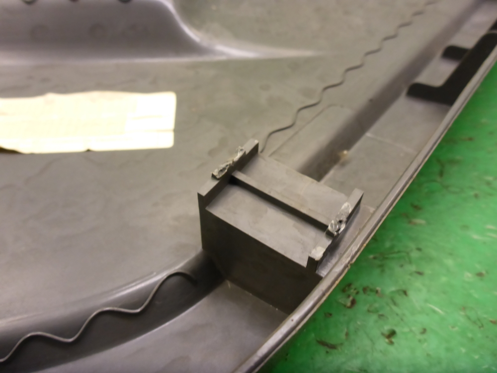 Обшивка двери задней левой