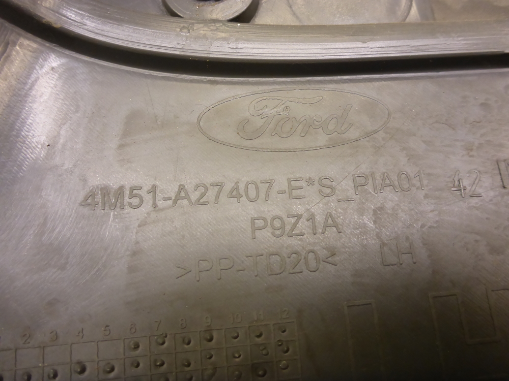 Обшивка двери задней левой