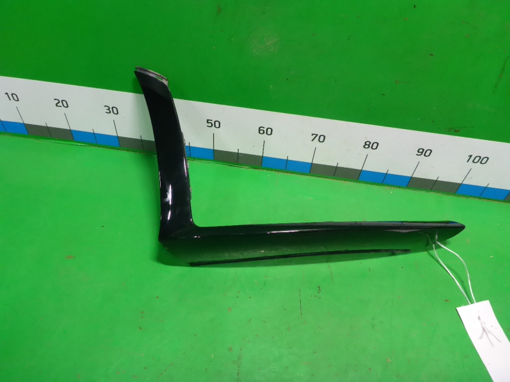 Накладка переднего крыла правого