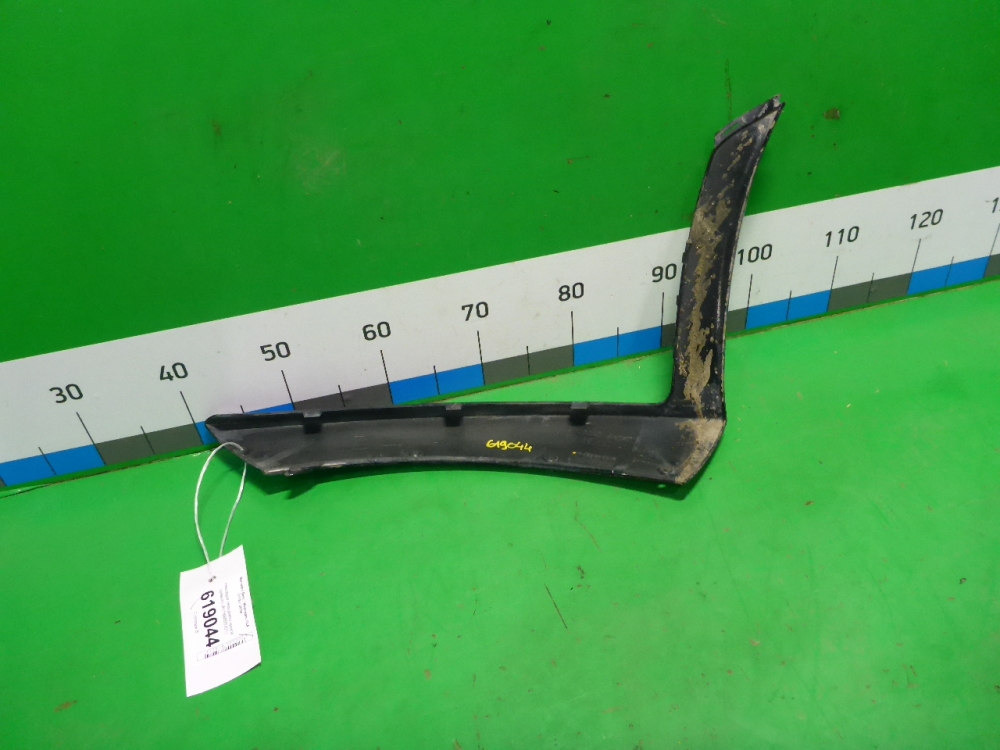Накладка переднего крыла правого