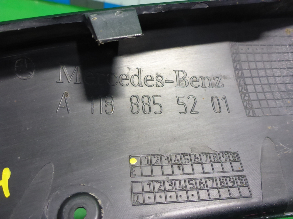 Накладка переднего крыла правого