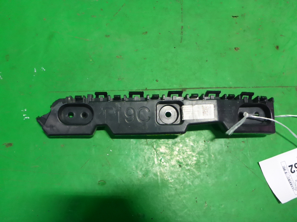 Кронштейн заднего бампера правый