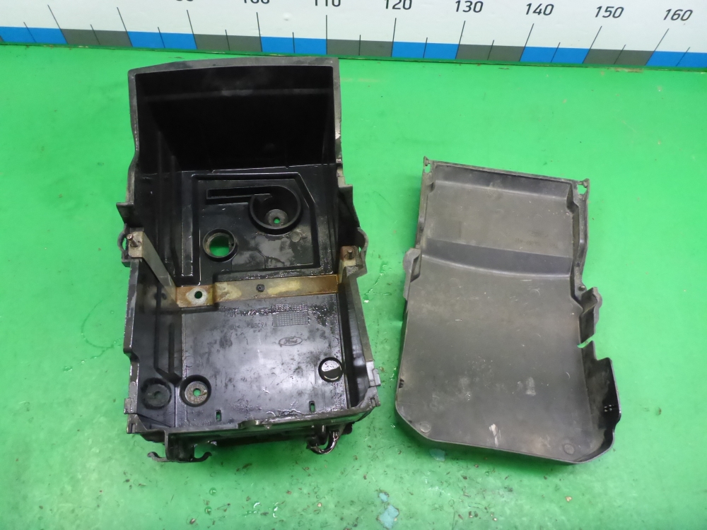 Крепление АКБ (корпус/подставка)