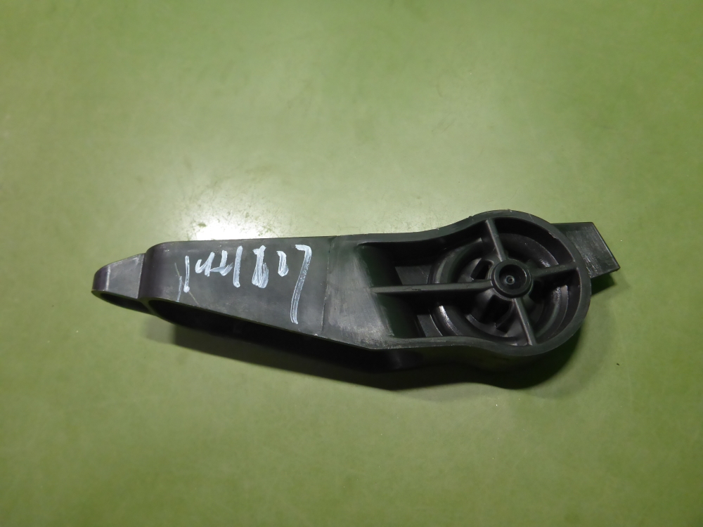 Кронштейн передней панели