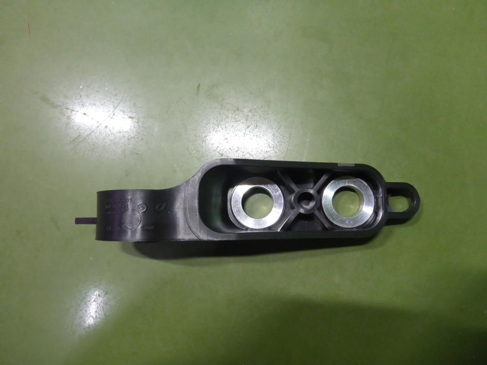 Кронштейн передней панели