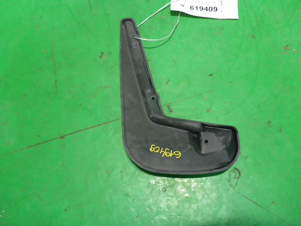 Брызговик задний правый