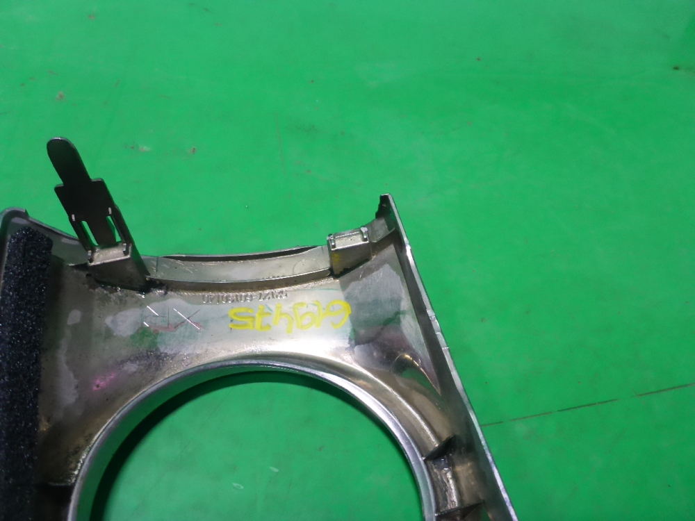 Рамка противотуманной фары правой