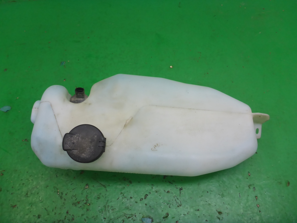 Бачок омывателя лобового стекла