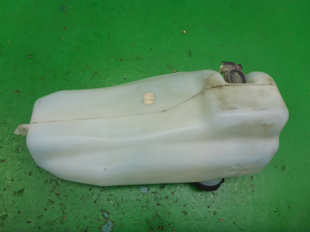 Бачок омывателя лобового стекла