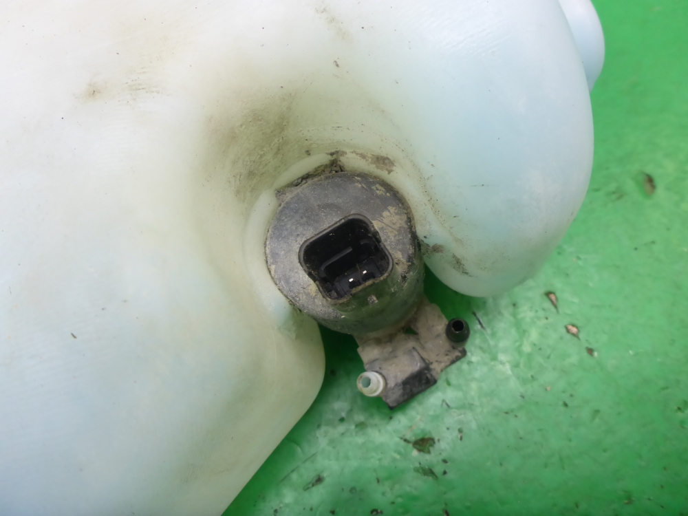 Бачок омывателя лобового стекла