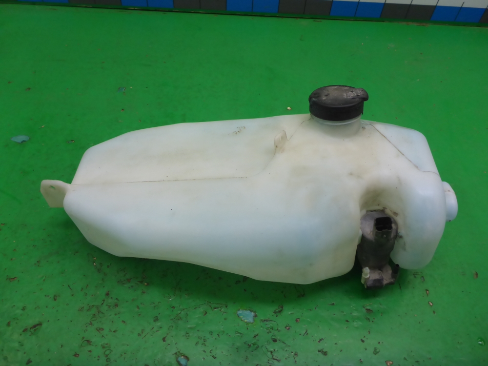 Бачок омывателя лобового стекла