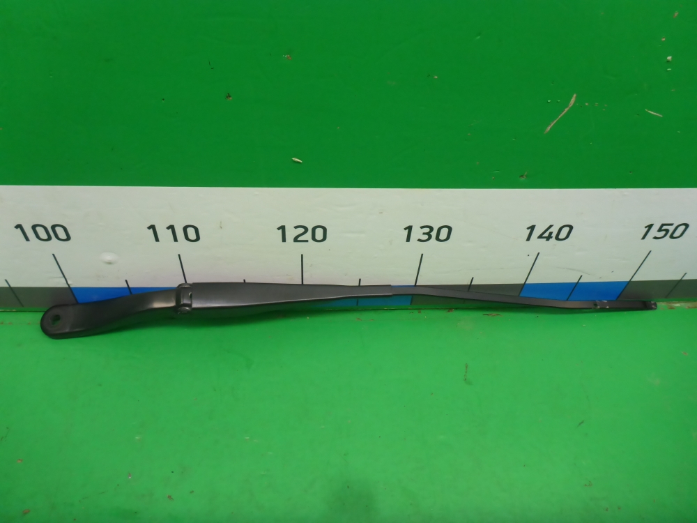 Поводок стеклоочистителя передний правый