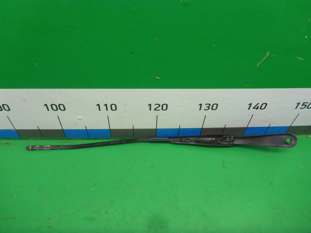 Поводок стеклоочистителя передний правый