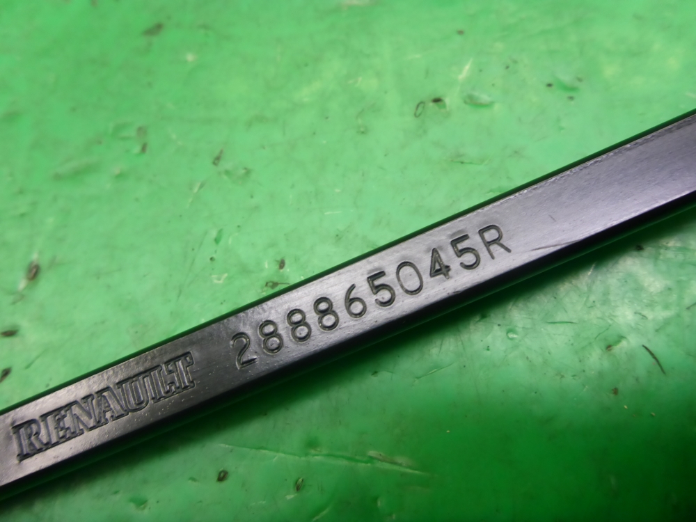 Поводок стеклоочистителя передний правый