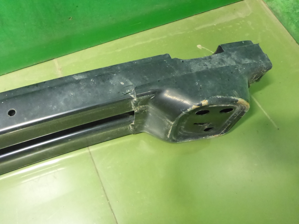 Усилитель заднего бампера