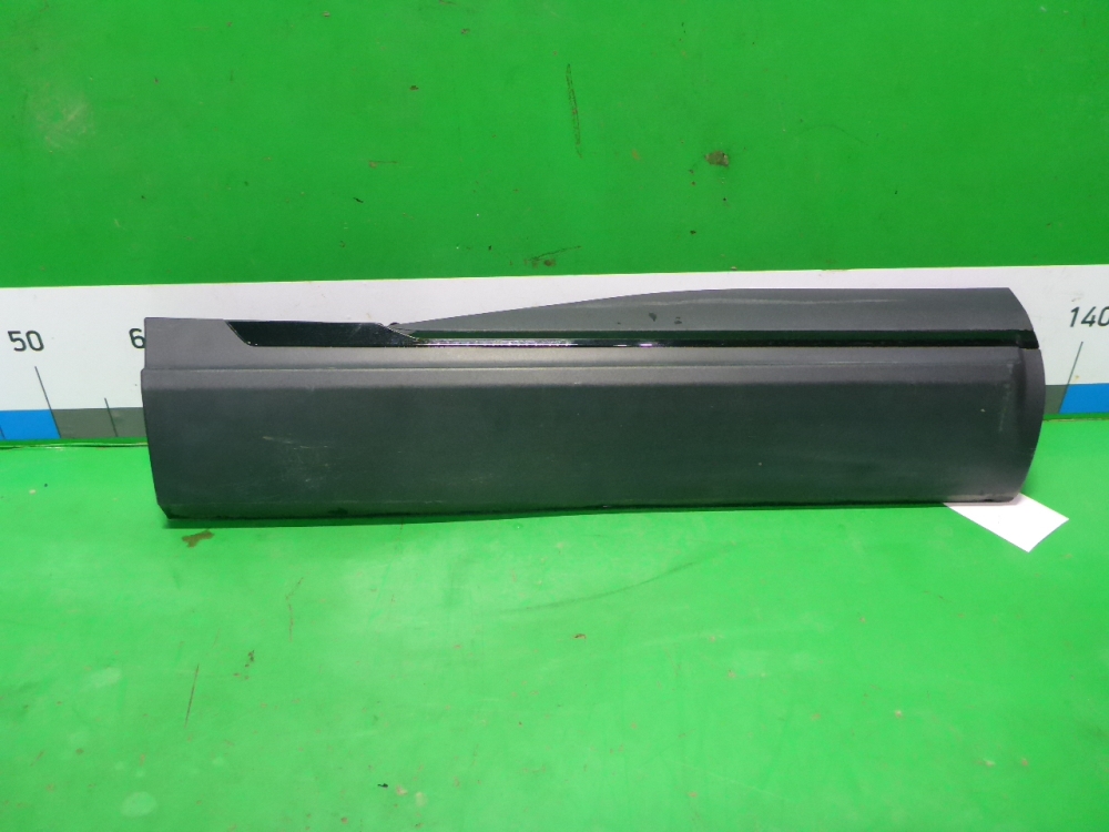 Накладка двери задней правой