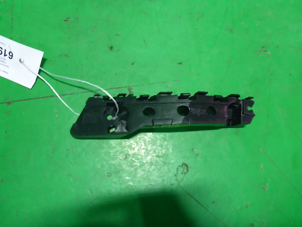 Кронштейн переднего бампера левый