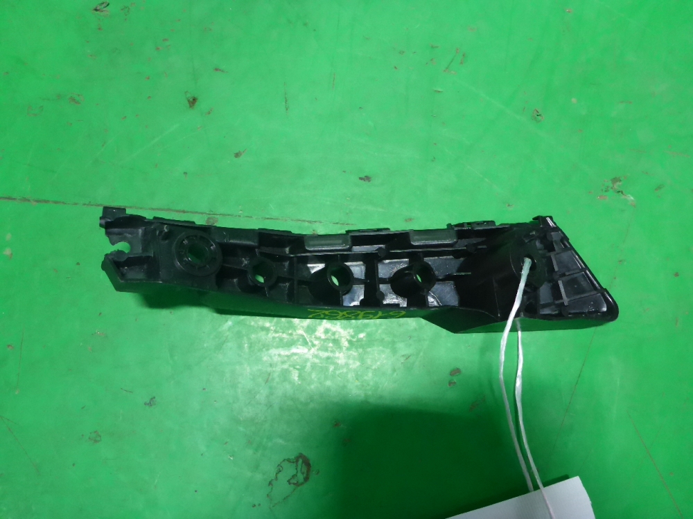 Кронштейн переднего бампера левый