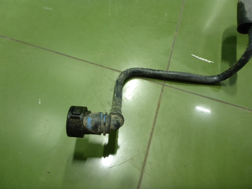 Трубка топливная