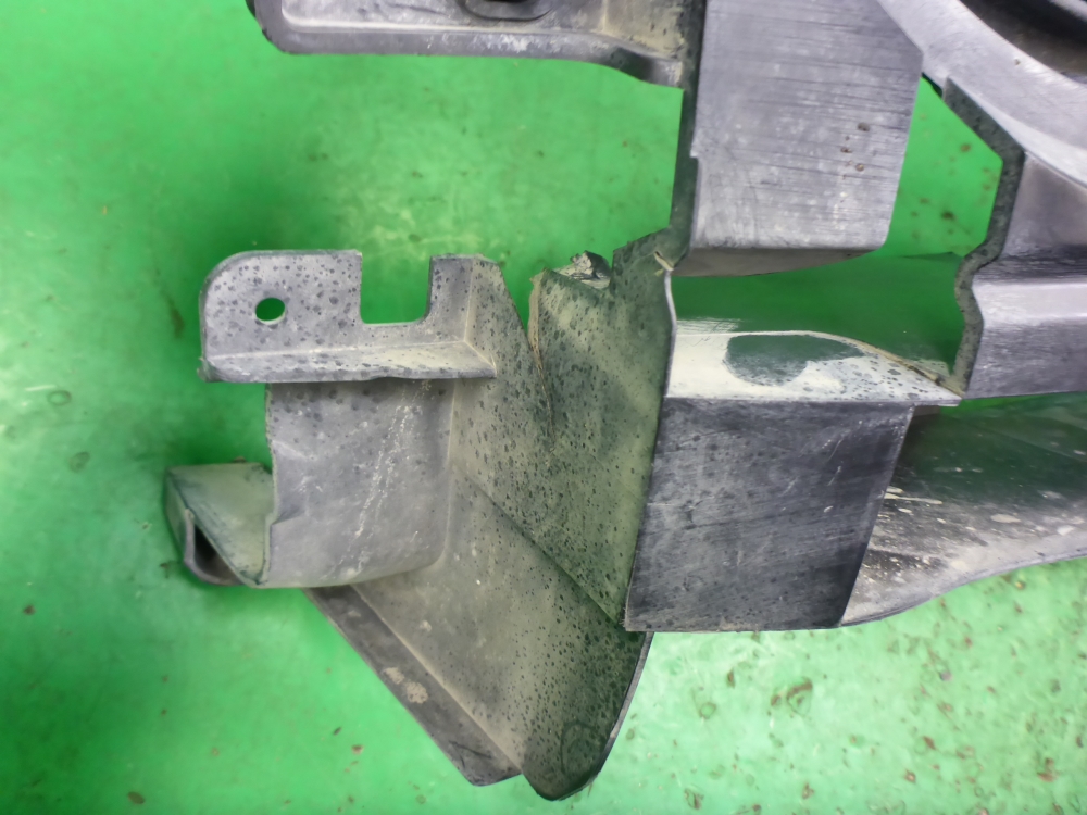 Решетка в бампер центральная