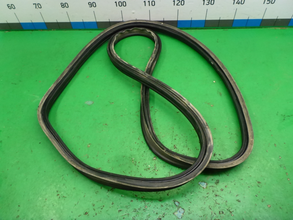 Уплотнитель багажника