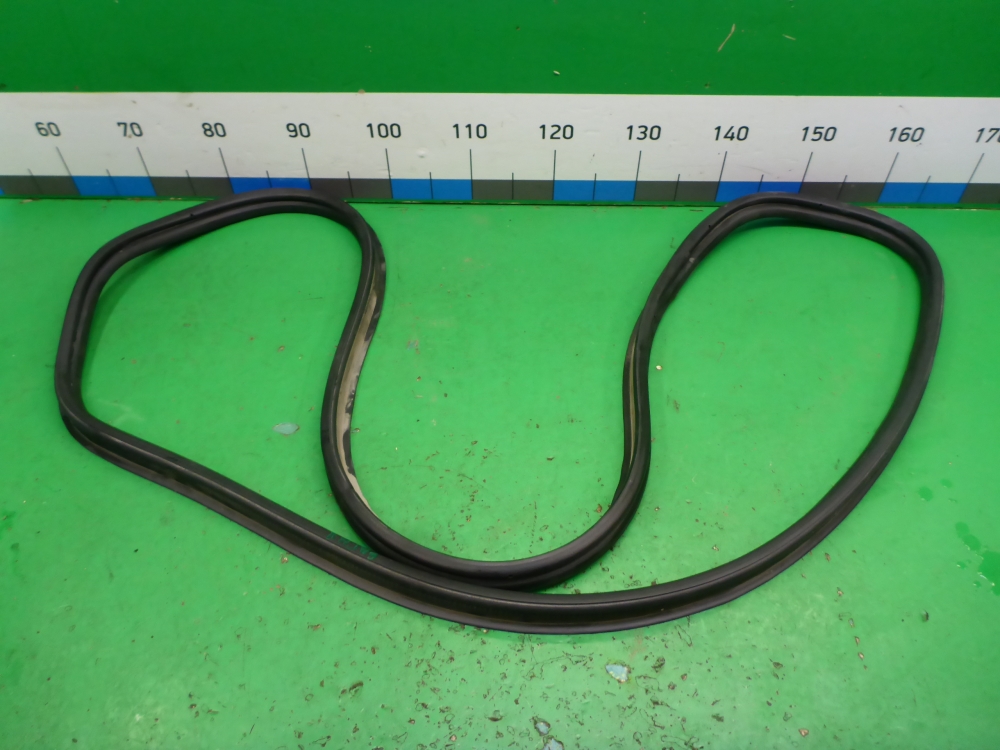 Уплотнитель багажника