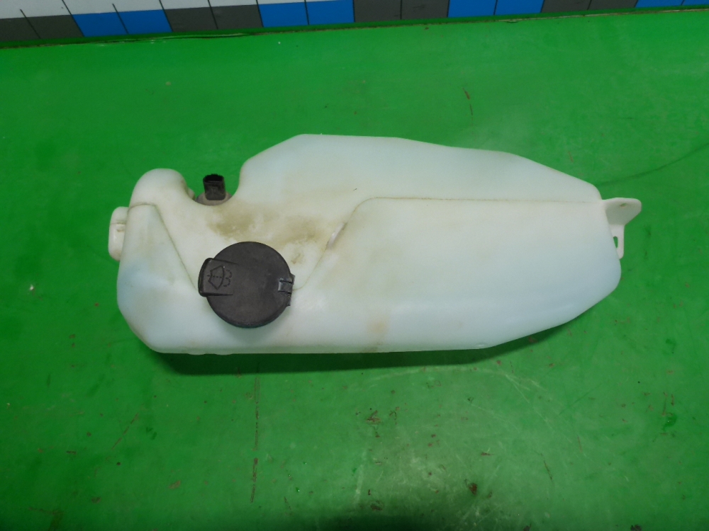 Бачок омывателя лобового стекла