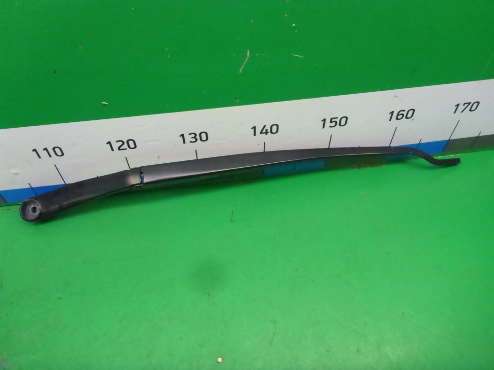 Поводок стеклоочистителя передний правый