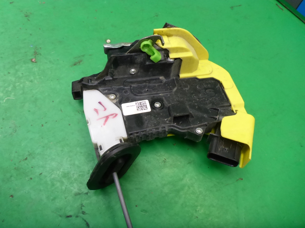 Замок двери задней правой