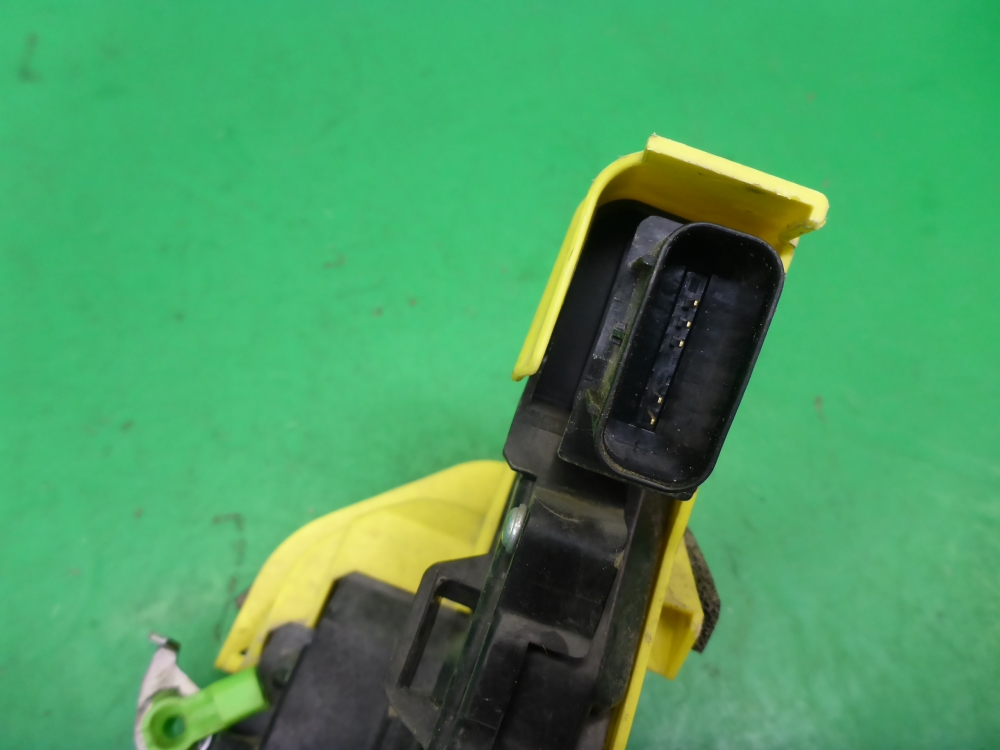 Замок двери задней правой