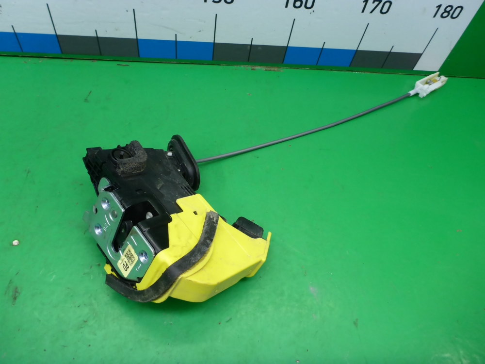 Замок двери задней правой